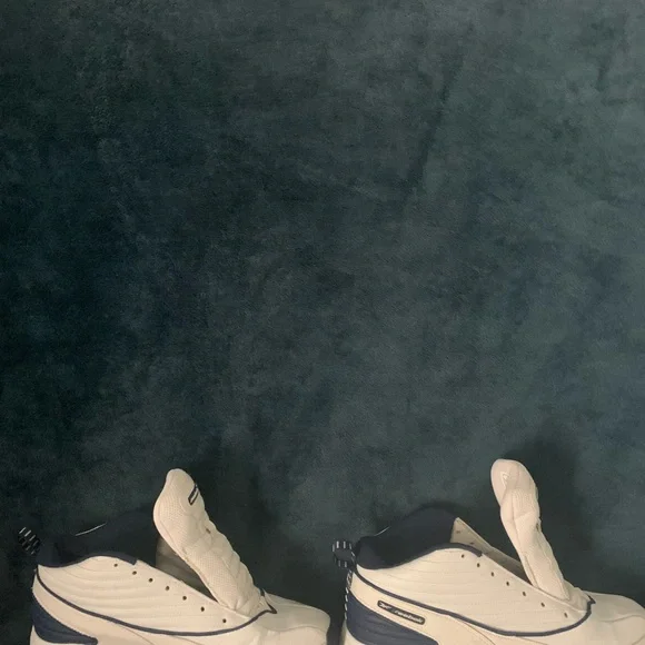 REEBOK HEXALITE VINTAGE 2000 Size 9 1/2 white with navy blue accents. Worn twice - Picture 7 of 8